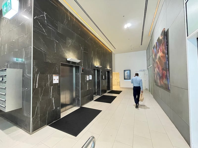 lobby q2