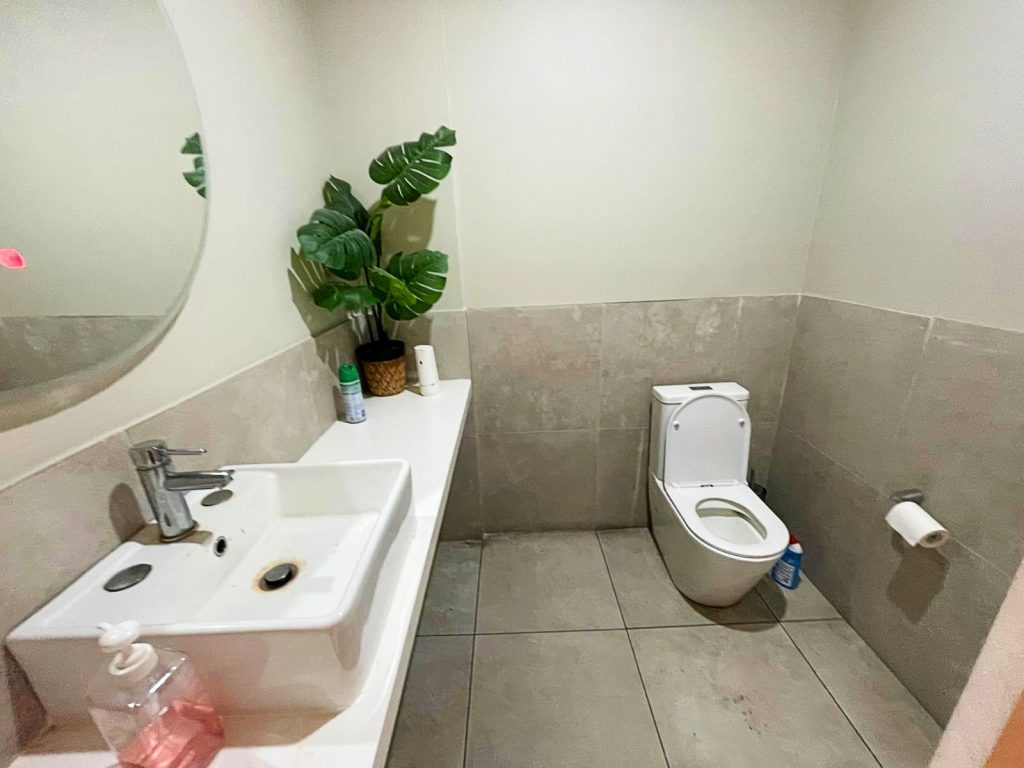 574 Station toilet